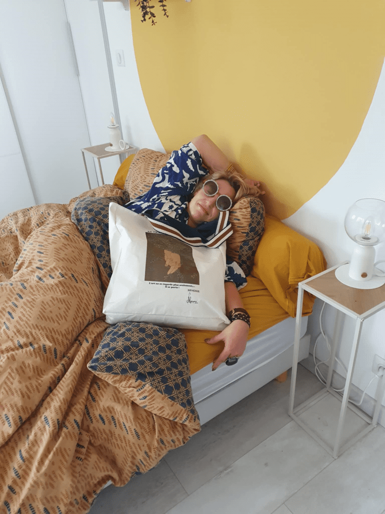 Photo sacs couture tableaux ou logo - L'art ne se regarde plus seulement, il se porte - Mylcouz'êtes - Nphenix