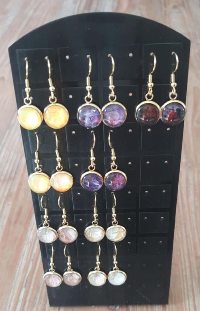 Bijoux artisanaux pouring - Boucles d'oreilles dorées - Nphenix