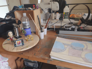 Photo de mon bureau - Ambiance atelier peinture Dali - Création en cours- Nphenix