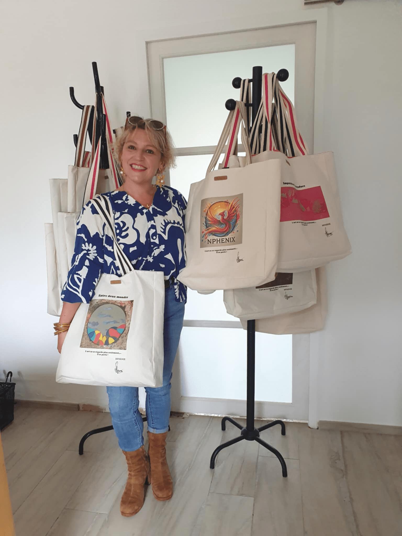 Photo sacs couture tableaux ou logo - L'art ne se regarde plus seulement, il se porte - Mylcouz'êtes - Nphenix