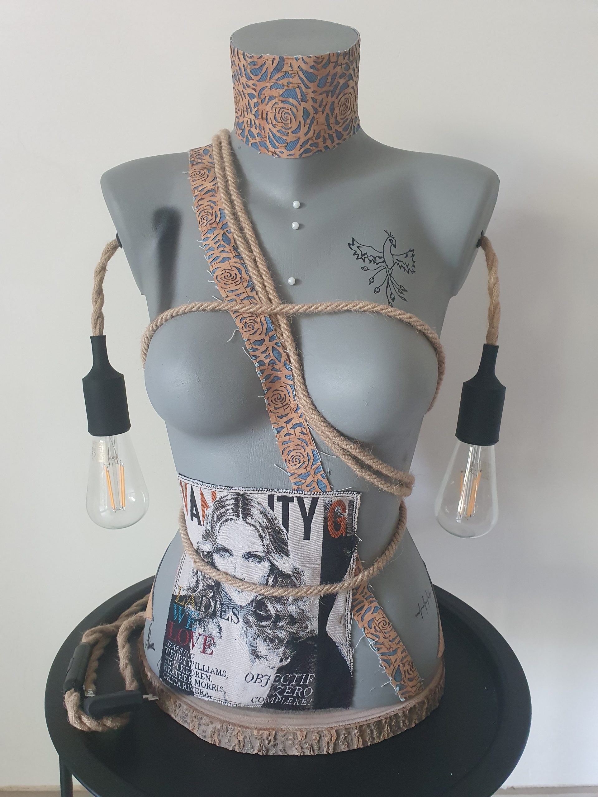 Lampe Buste Femme - Haute Voltage Sensuel - NPhenix - Artiste Peintre Plasticienne