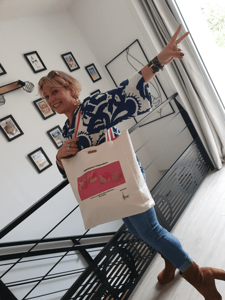 Photo sacs couture tableaux ou logo - L'art ne se regarde plus seulement, il se porte - Mylcouz'êtes - Nphenix