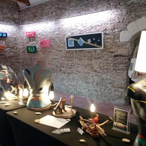 Photo exposition chapelle Basse Goulaine - Nphenix - Bustes, Lampes, Tableaux, Sacs couture