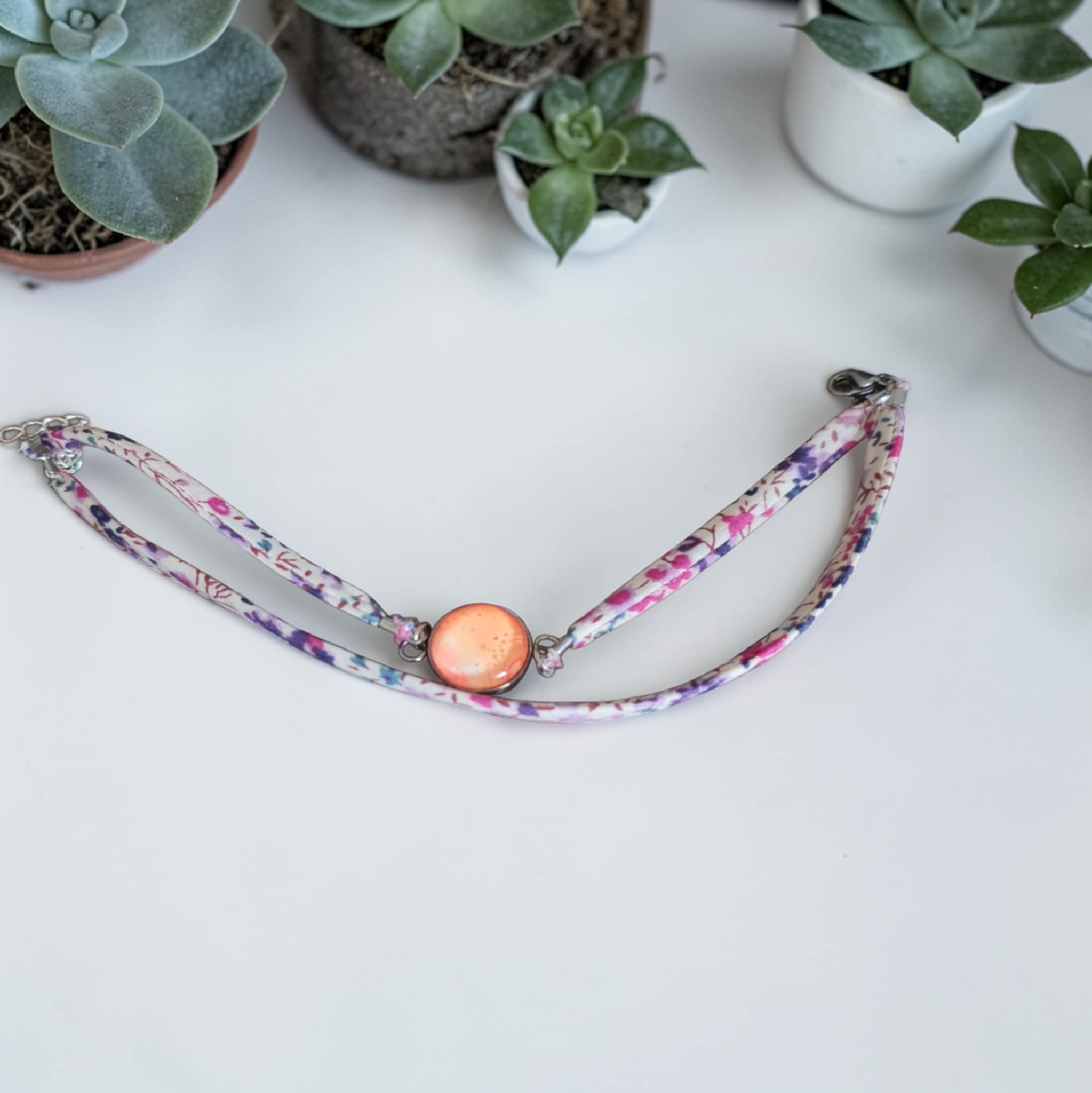 Bracelet argenté artistique Bonbon Douceur – Bijou unique - Collaboration tissus Mylcouz'êtes – Image 2