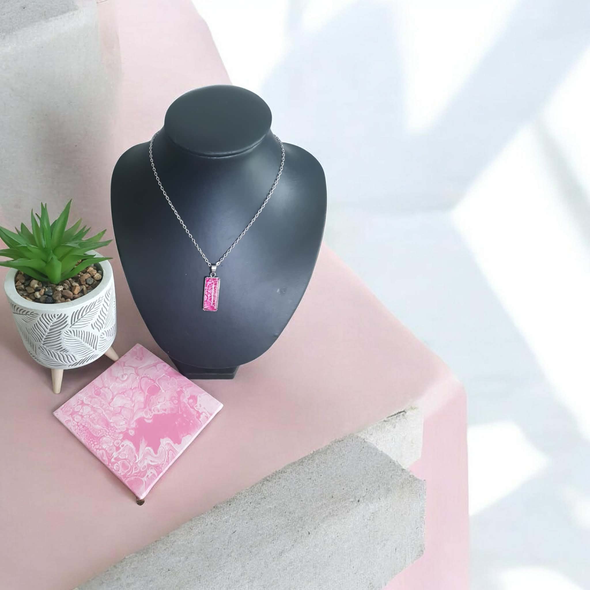 Collier argenté artistique Pétale – Bijou unique – Image 2