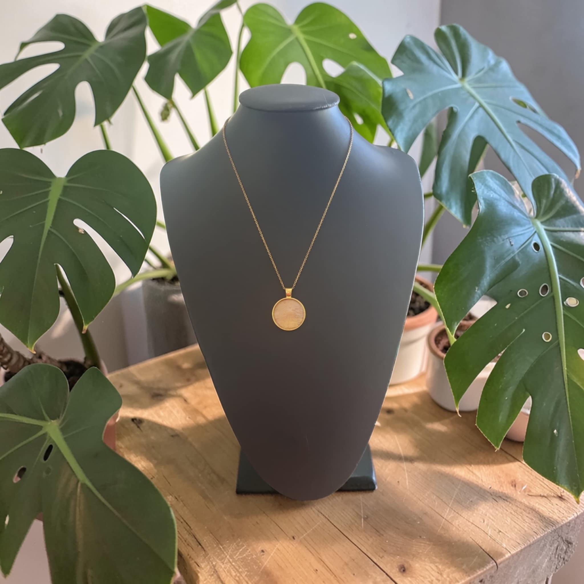 Collier doré artistique Terre Dorée – Bijou unique – Image 2