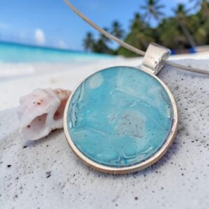 Collier tour de cou câble argenté artistique Vague Bleue – Bijou unique