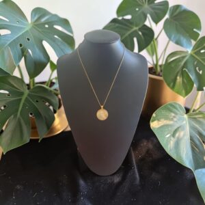 Collier doré artistique Perle de Nacre – Bijou unique