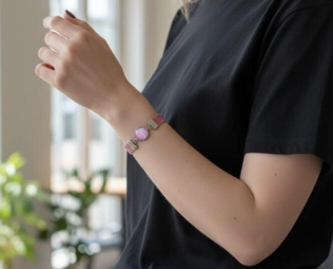 Bracelet argenté artistique Nuage Lilas – Bijou unique - Collaboration tissus Mylcouz'êtes – Image 4