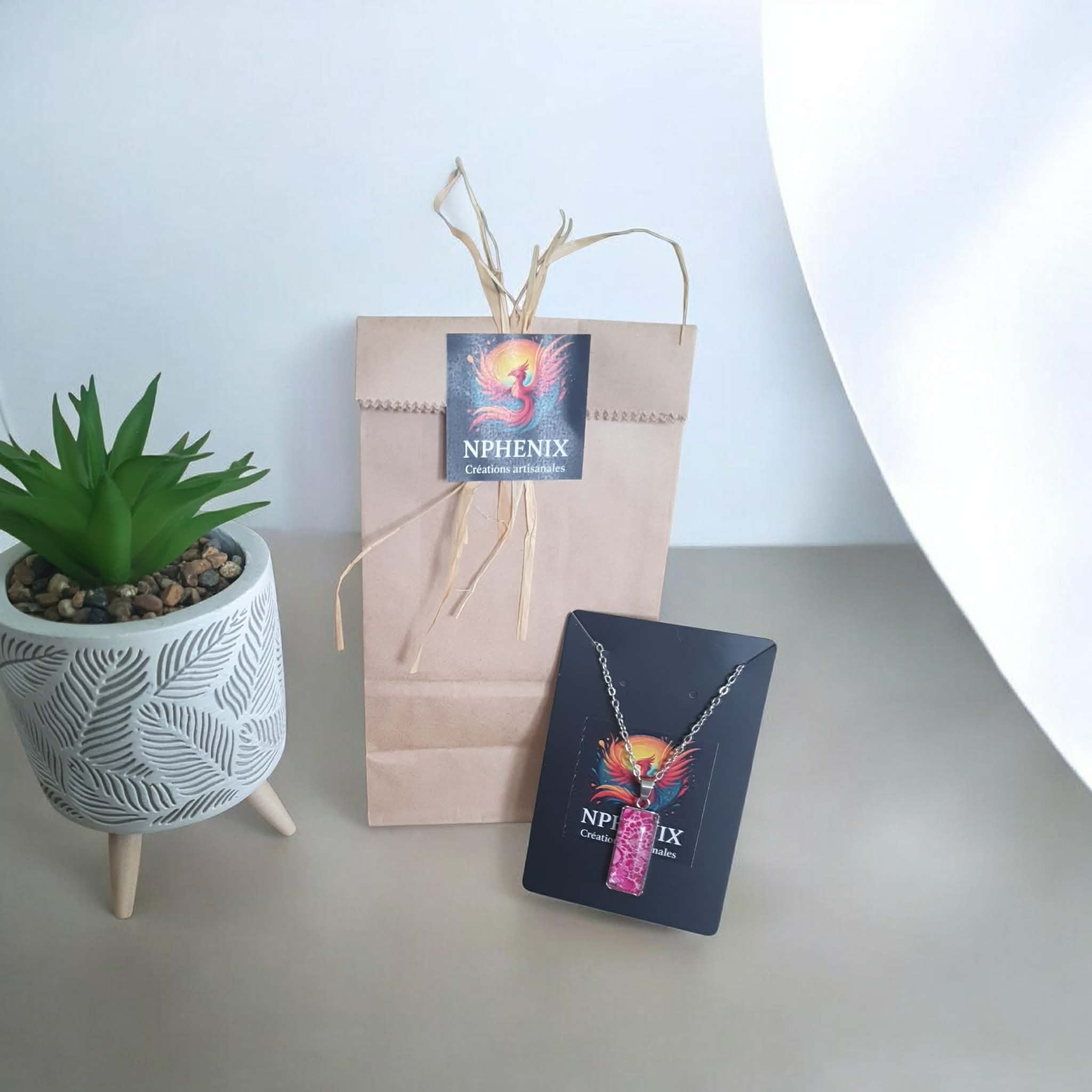 Collier argenté artistique Pétale – Bijou unique – Image 4