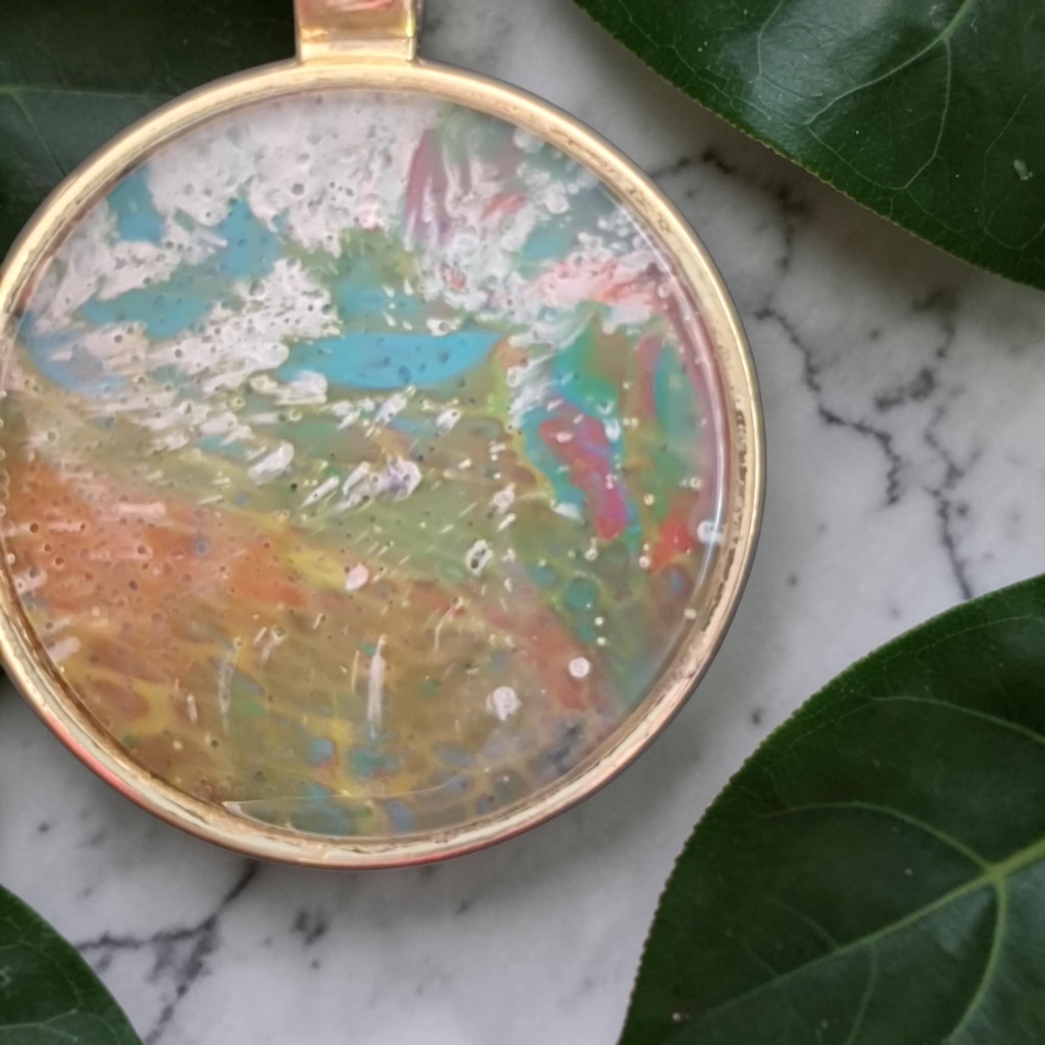Collier doré artistique Paysage – Bijou unique