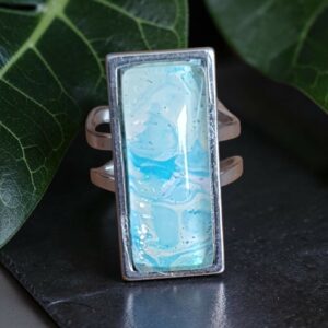 bague argentée rectangulaire