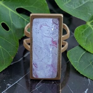 bague dorée rectangulaire