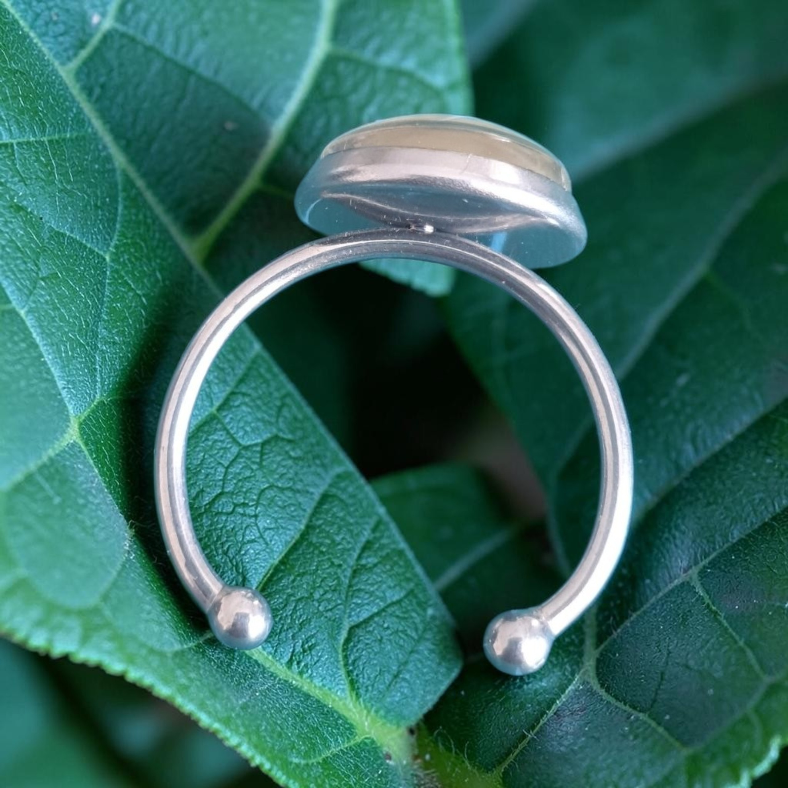 Bague argentée artistique Perle d'ocre – Bijou unique – Image 3