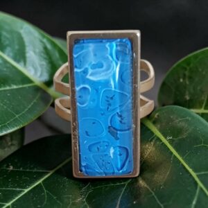 bague dorée rectangulaire