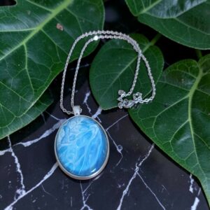 collier ovale argenté