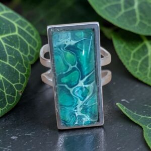 bague argentée rectangulaire