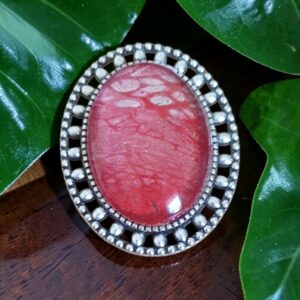 broche argentée ovale